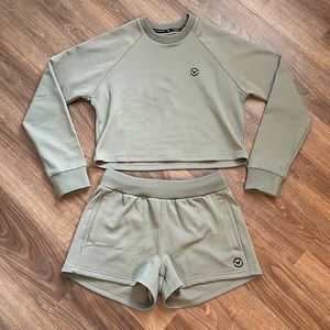 Virus green crewneck sweatshirt and shorts set, size XS